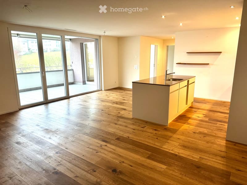 Schöne, helle 3.5 Zimmer Wohnung im 1. Stock mit Sicht auf Berge sucht neuen Eigentümer (2)