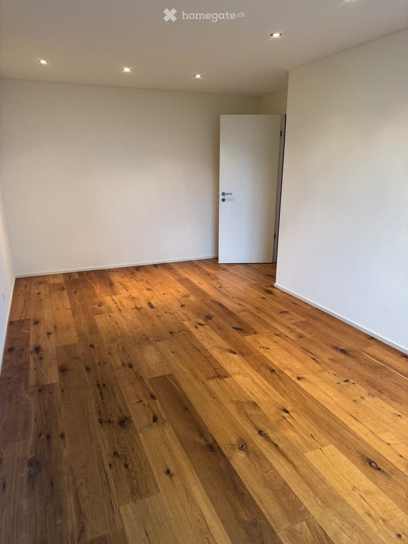 Schöne, helle 3.5 Zimmer Wohnung im 1. Stock mit Sicht auf Berge sucht neuen Eigentümer (12)