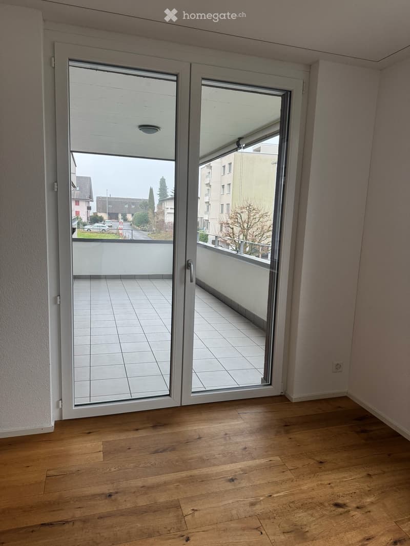 Schöne, helle 3.5 Zimmer Wohnung im 1. Stock mit Sicht auf Berge sucht neuen Eigentümer (10)