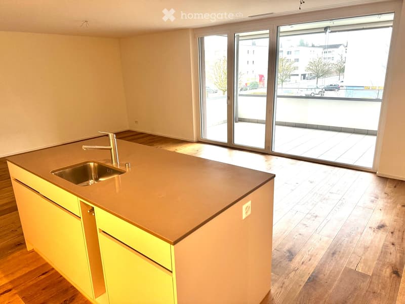 Schöne, helle 3.5 Zimmer Wohnung im 1. Stock mit Sicht auf Berge sucht neuen Eigentümer (7)