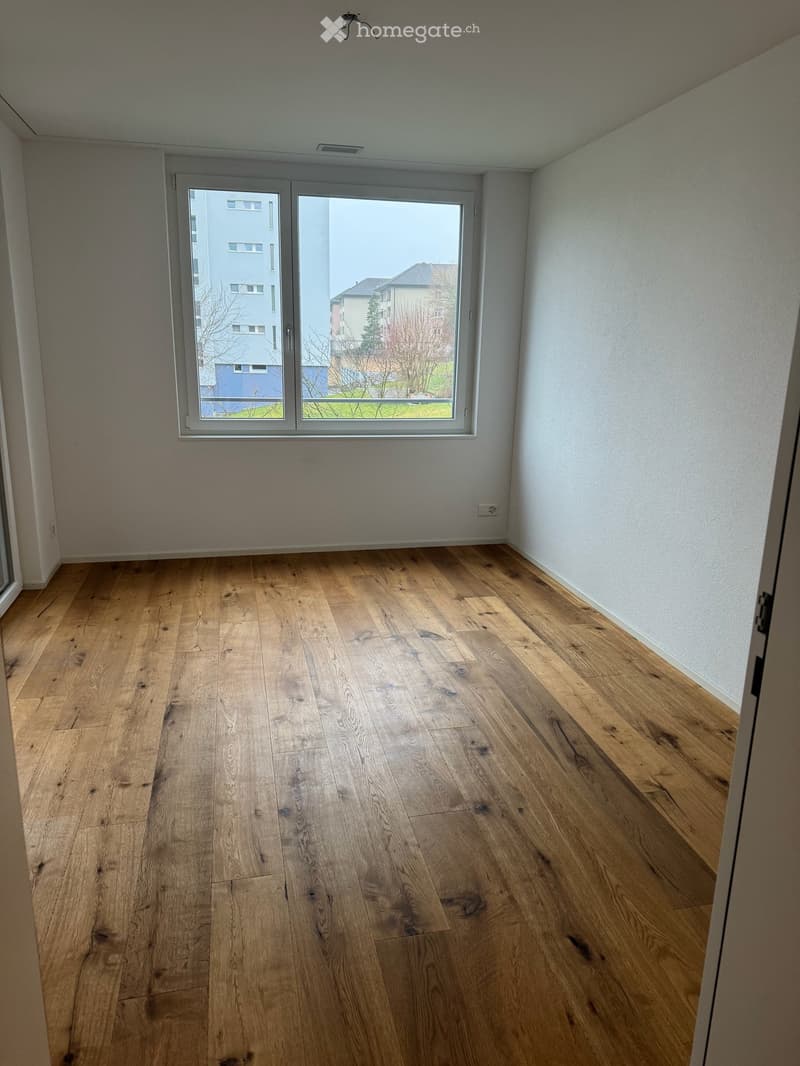 Schöne, helle 3.5 Zimmer Wohnung im 1. Stock mit Sicht auf Berge sucht neuen Eigentümer (8)