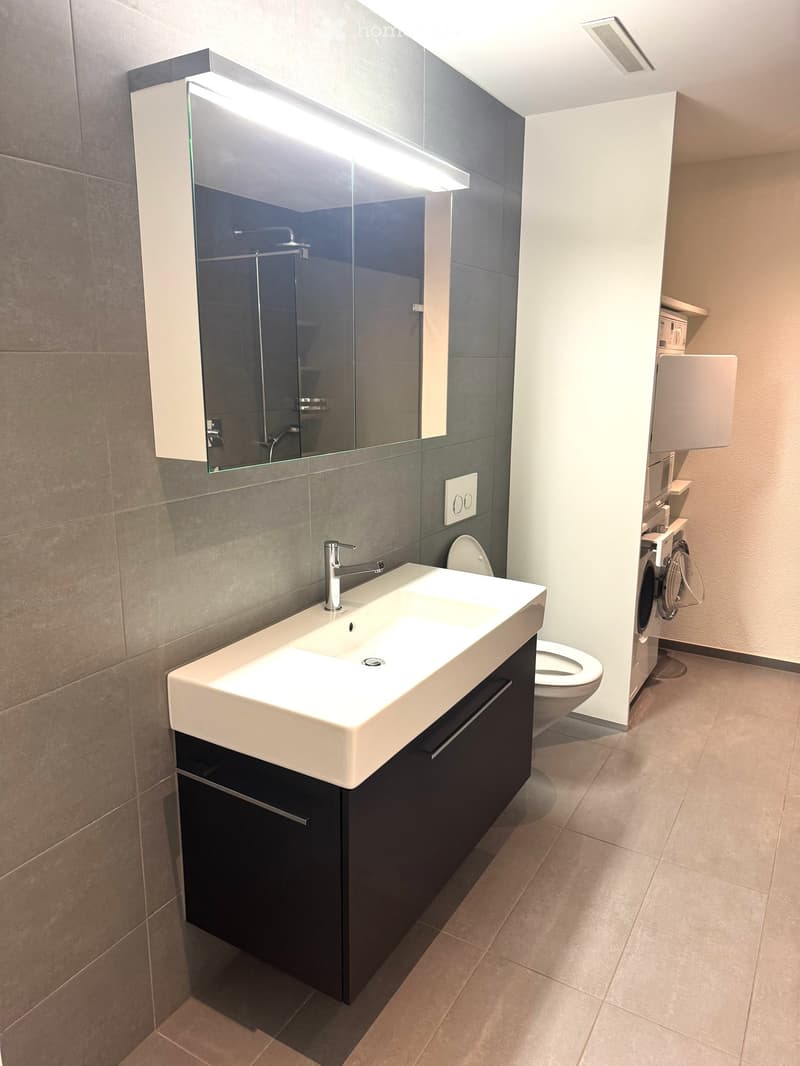 Schöne, helle 3.5 Zimmer Wohnung im 1. Stock mit Sicht auf Berge sucht neuen Eigentümer (14)