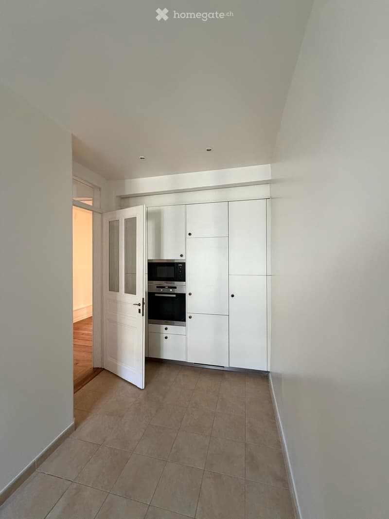 101 m² 4-room apartment in the heart of Geneva — steps from Rue de Rive (6)