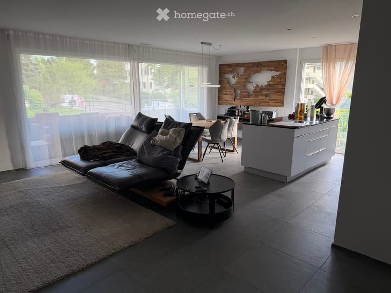 {"type": "Furnished Room", "objects": ["sofa", "coffee table", "dining table", "chair", "kitchen island", "kitchen counter", "kitchen cabinet", "kitchen sink", "kitchen faucet", "kitchen appliance", "kitchen bottle", "kitchen cup", "kitchen bowl", "kitche