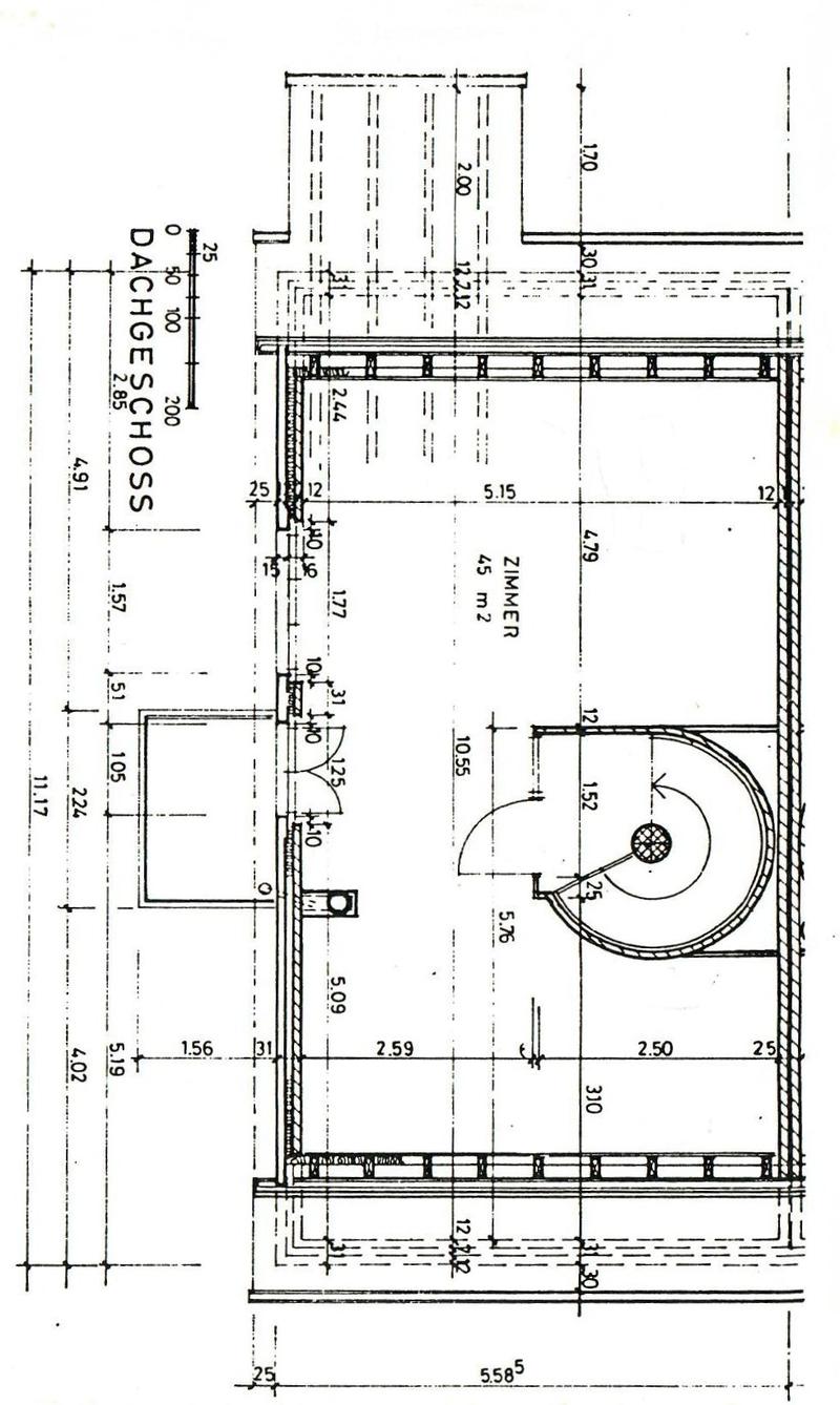 Floor plan of a room labeled "ZIMMER" (room) with dimensions and layout details, including a circular feature and multiple labeled measurements.