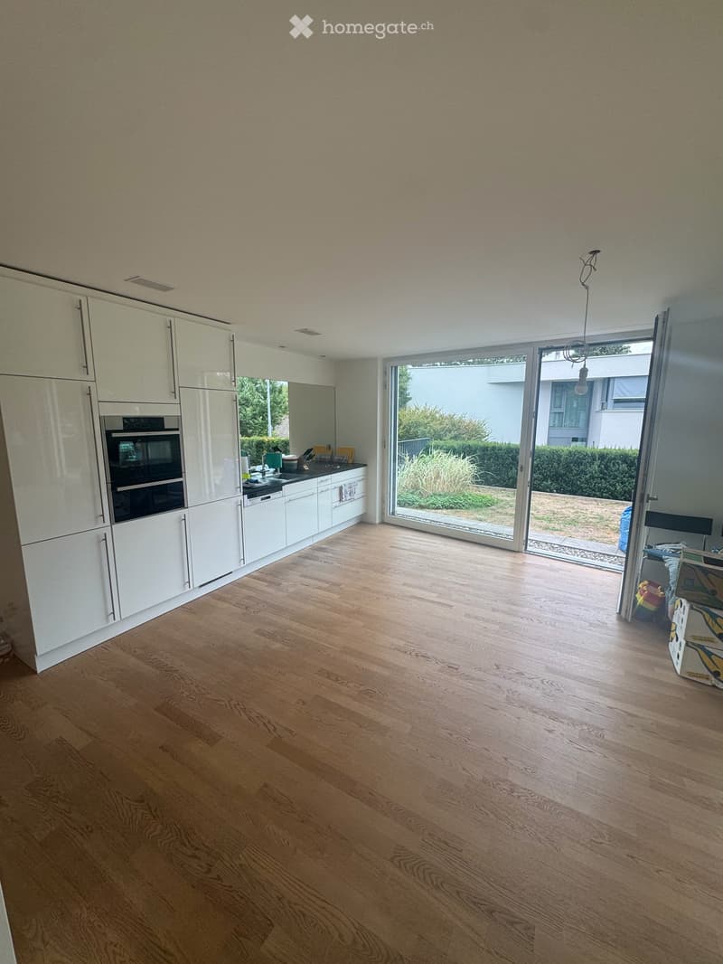 Moderne Wohnung mit Garten und Einstellplatz auf dem Bruderholz (2)
