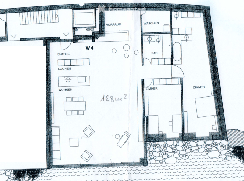 Floor plan of a 168 m² house with an entrance, kitchen, living area, two bedrooms, bathroom, and laundry area.