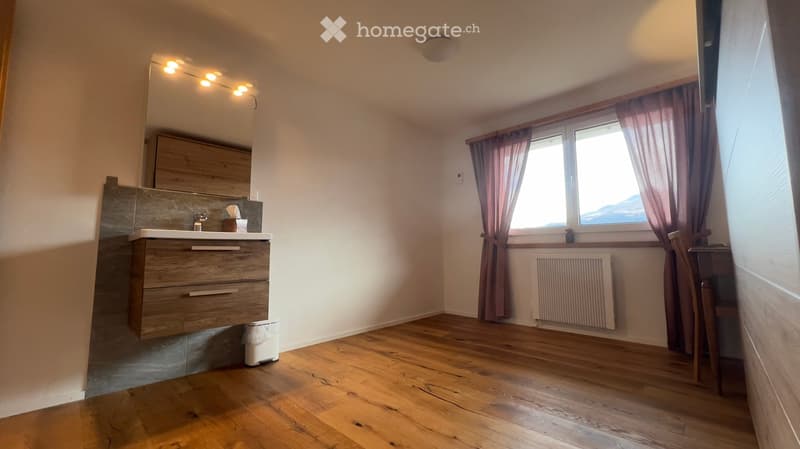 Gemütliche 3-Zimmer-Ferienwohnung in Andiast – Traumhafter Bergblick (3)