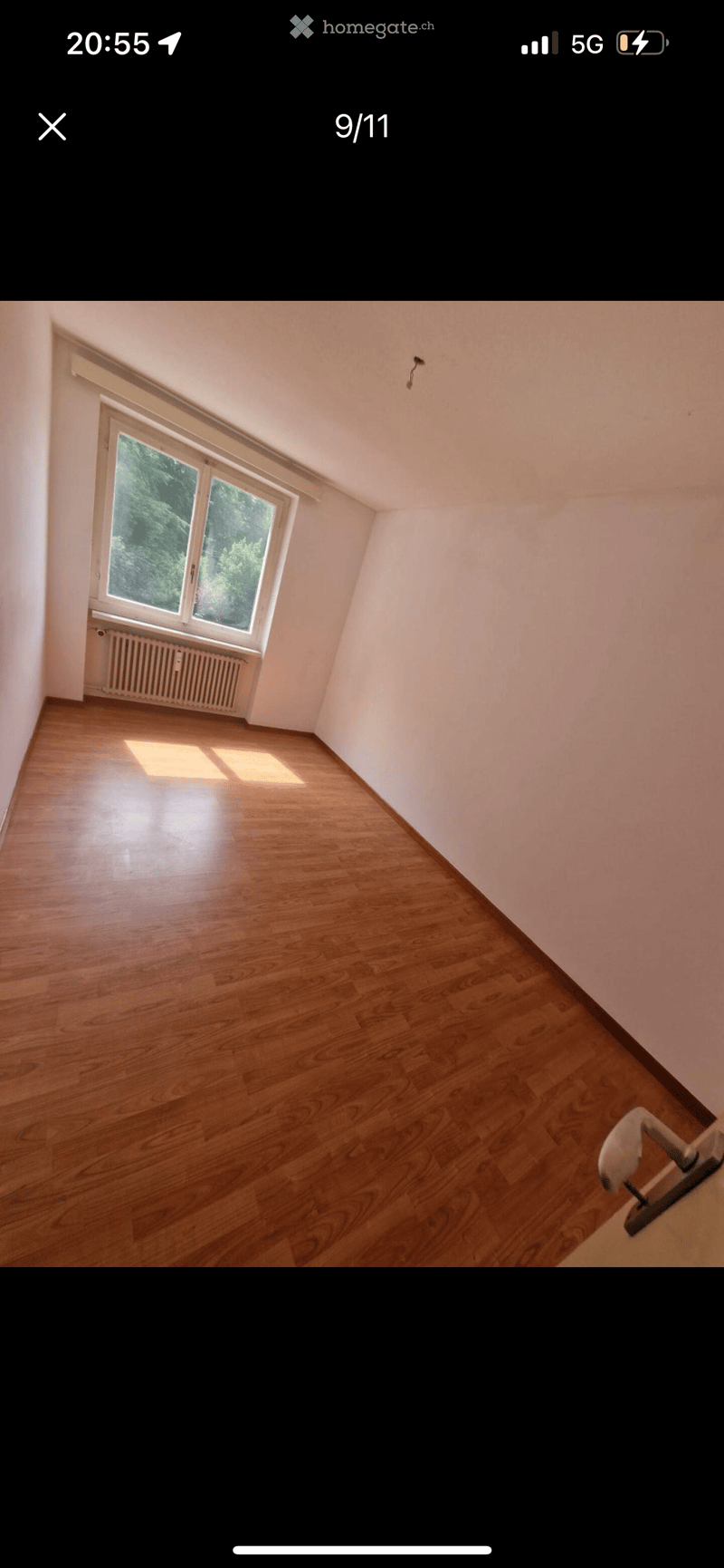 empty room, wooden floor, white walls, window, radiator