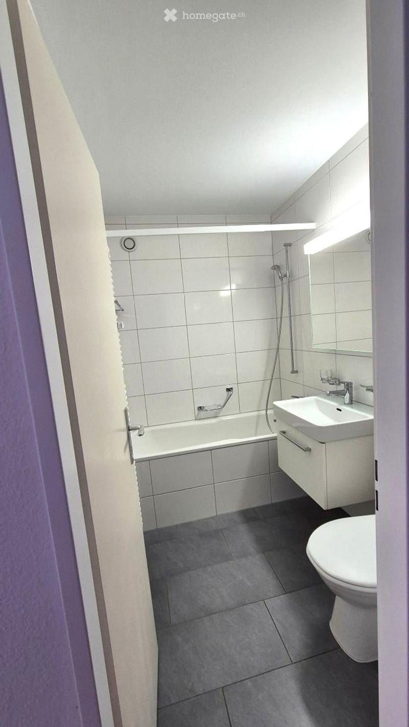 Helle 2-Zimmer-Wohnung mit Balkon in ruhiger Lage in Bottmingen (8)