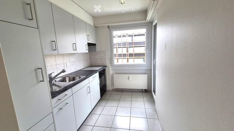 Helle 2-Zimmer-Wohnung mit Balkon in ruhiger Lage in Bottmingen (7)