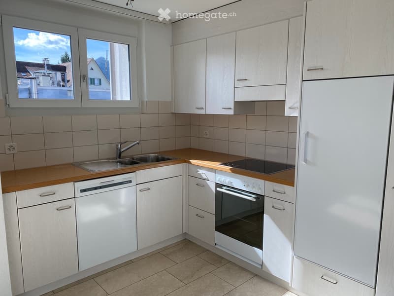 Renovierte 4 1/2 Zimmerwohnung im 2.OG (2)