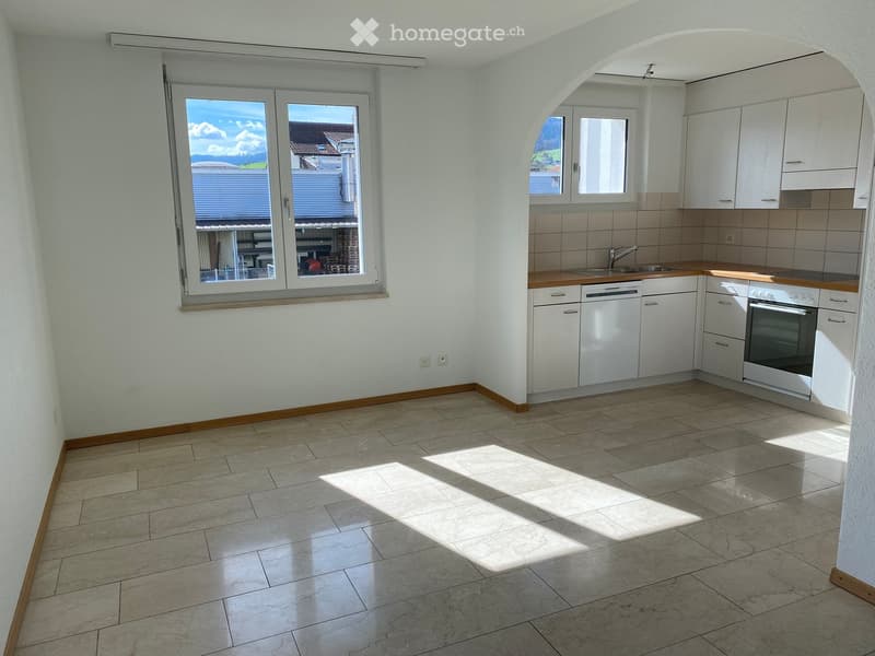 Renovierte 4 1/2 Zimmerwohnung im 2.OG (1)