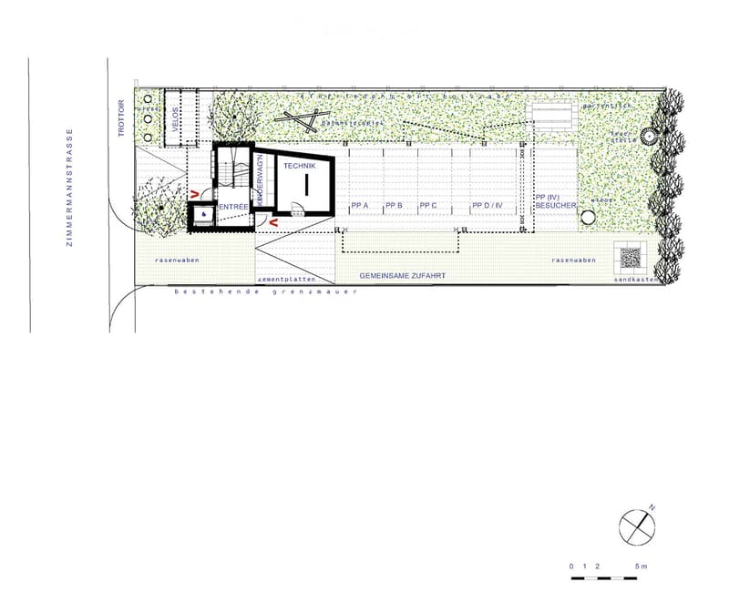 Floor plan showing a building with labeled areas including entrance, technical room, parking spaces, and surrounding green spaces.