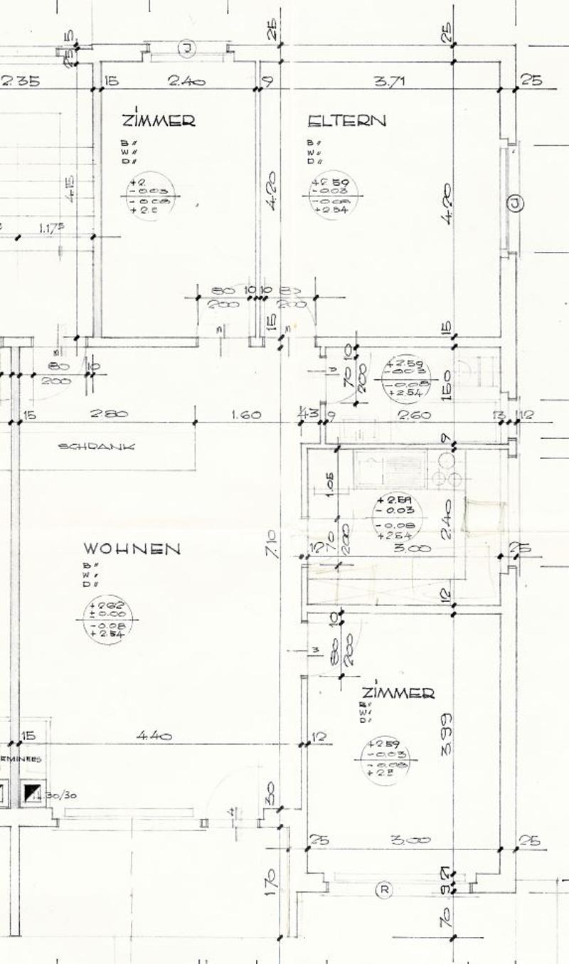 Floor plan of a residential space with labeled rooms including 'ZIMMER' (room), 'ELTERN' (parents), 'WOHNEN' (living), and 'SCHANK' (cupboard). Dimensions and measurements are indicated throughout.