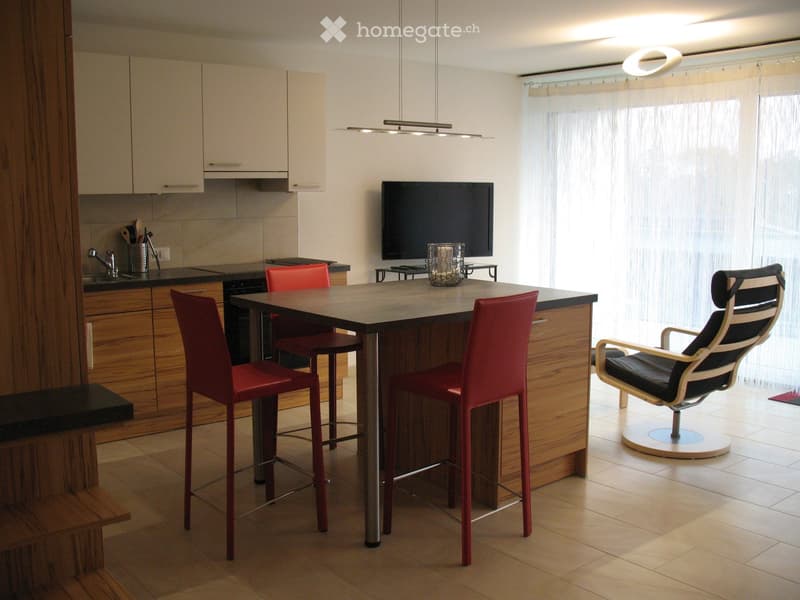 central kitchen island with 4 chairs, modern fittings, white and brown color scheme, large windows