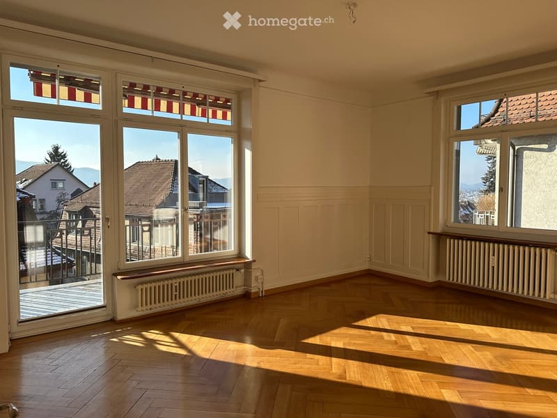 room with balcony, large windows, parquet flooring, white walls, central heating