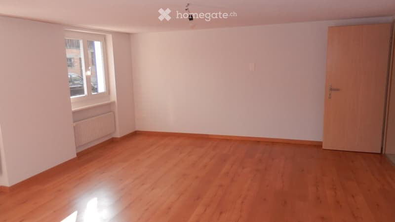 empty room, wooden floor, white walls, window, radiator
