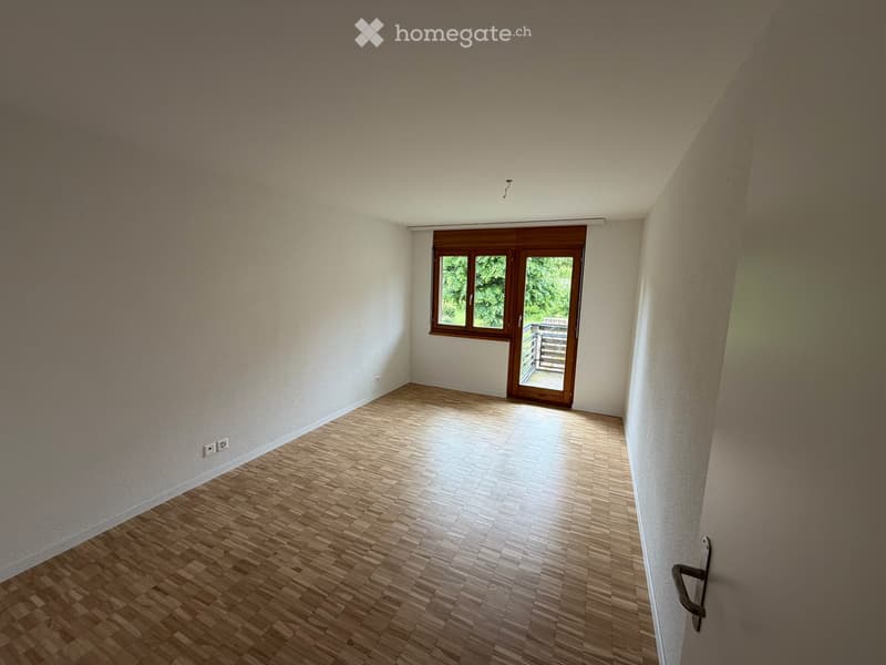 Gemütliche 3.5-Zimmerwohnung in grüner Umgebung (2)