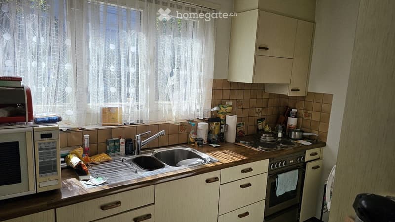{"type": "Kitchen", "objects": ["microwave", "oven", "faucet", "sink", "toaster", "cabinets", "oven mitt", "oven", "oven mitt", "oven", "oven", "oven", "oven", "oven", "oven", "oven", "oven", "oven", "oven", "oven", "oven", "oven", "oven", "oven", "oven",