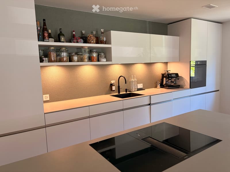 Moderne 4.5 Zimmer-Wohnung mit Blick auf die Mythen (4)
