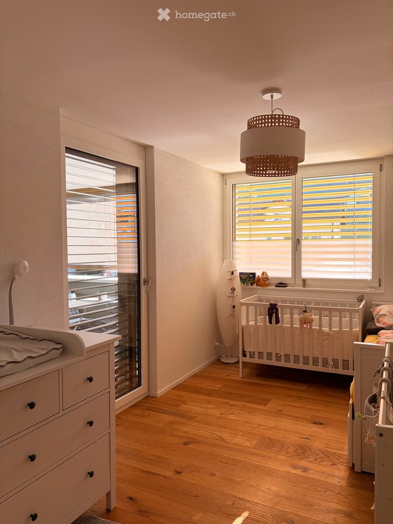 Moderne 4.5 Zimmer-Wohnung mit Blick auf die Mythen (7)