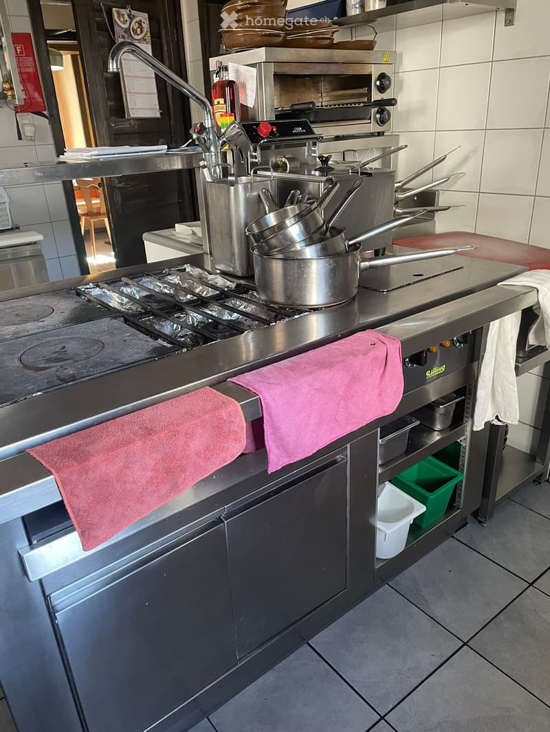 {"type": "Kitchen", "objects": ["faucet", "oven", "towel", "pot", "pan", "frying pan", "oven mitt", "oven", "oven", "oven", "oven", "oven", "oven", "oven", "oven", "oven", "oven", "oven", "oven", "oven", "oven", "oven", "oven", "oven", "oven", "oven", "ov