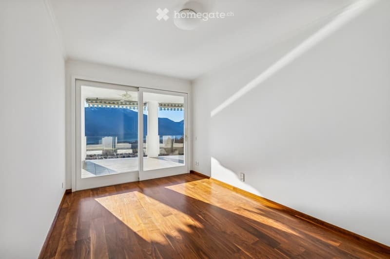 modern room, wooden floors, sliding glass door, balcony, white walls, sunlight