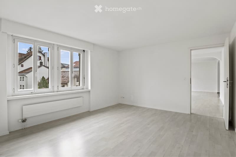 {"visible_features": [],    "type": "Room",    "description": "empty room, white walls, wooden floor, large window, white radiator",    "localized_descriptions":        {        "EN": "Empty room: white walls, wooden floor, large window, white radiat