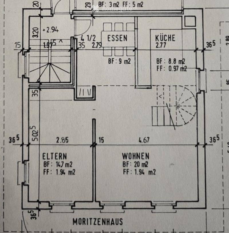 Floor plan of a house with labeled rooms: kitchen, dining area, living room, parents' bedroom, and additional spaces.