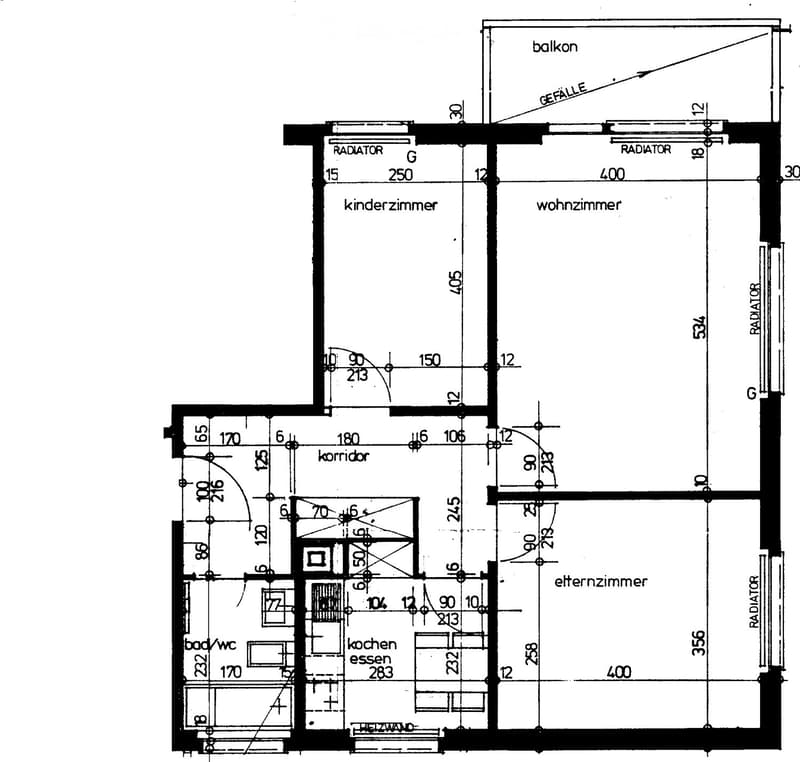 Floor plan showing a children's room, living room, hallway, kitchen, dining area, bathroom/WC, and parents' room, with a balcony and radiators indicated.