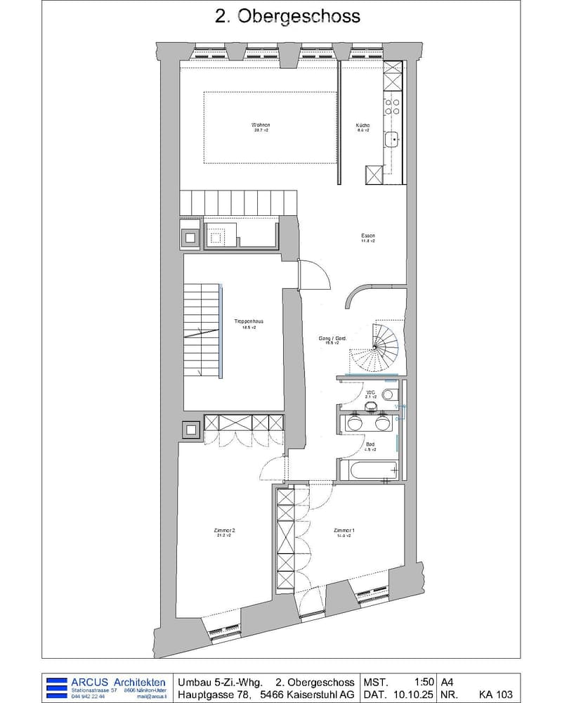 Upper floor with living room, kitchen, 3 bedrooms, 2 bathrooms, terrace