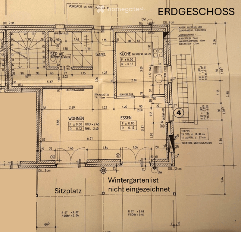 Floor plan of a ground floor showing rooms labeled: Vorplatz, Wohnen, Essen, Küche, Garderobe, Scheiber, Treppen, Elektro-Verteilkasten, and Wintergarten. Dimensions and room labels are included.