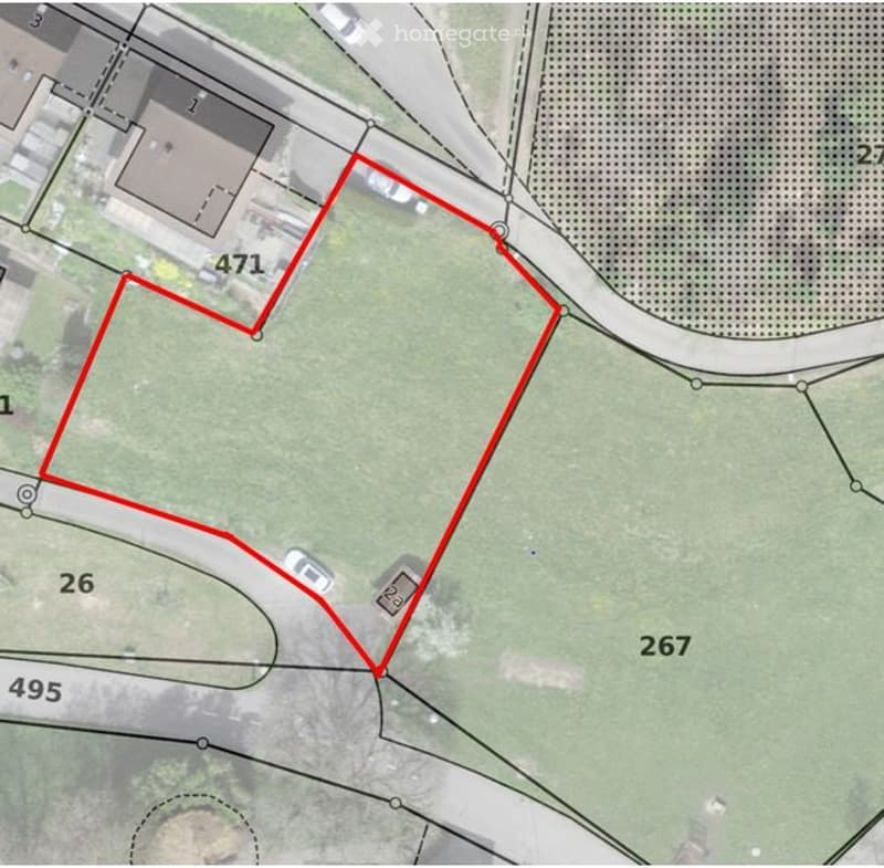A top-down view of a property lot outlined in red, showing surrounding roads and neighboring structures. The lot is labeled with the number 471.