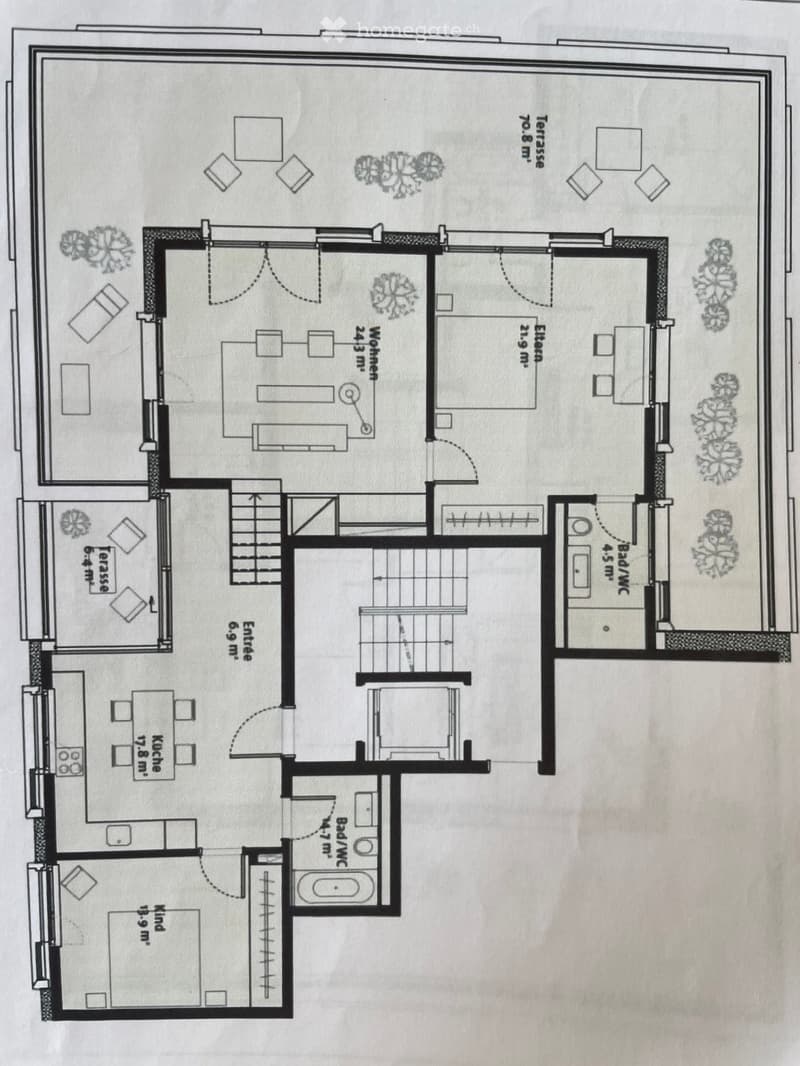 Floor plan of a house with living room, kitchen, bedrooms, bathrooms, and terraces.