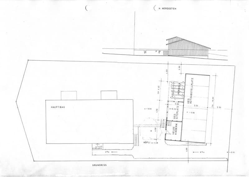 Floor plan of a house showing the main building, entrance, living area, children's room, and parking space.