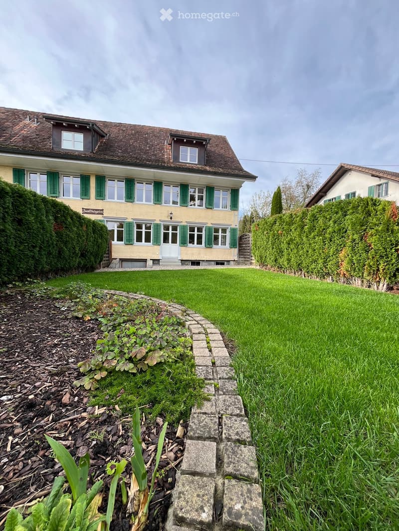 Suchen Sie ein neues schönes Zuhause mit grossem Gartensitzplatz? (1)