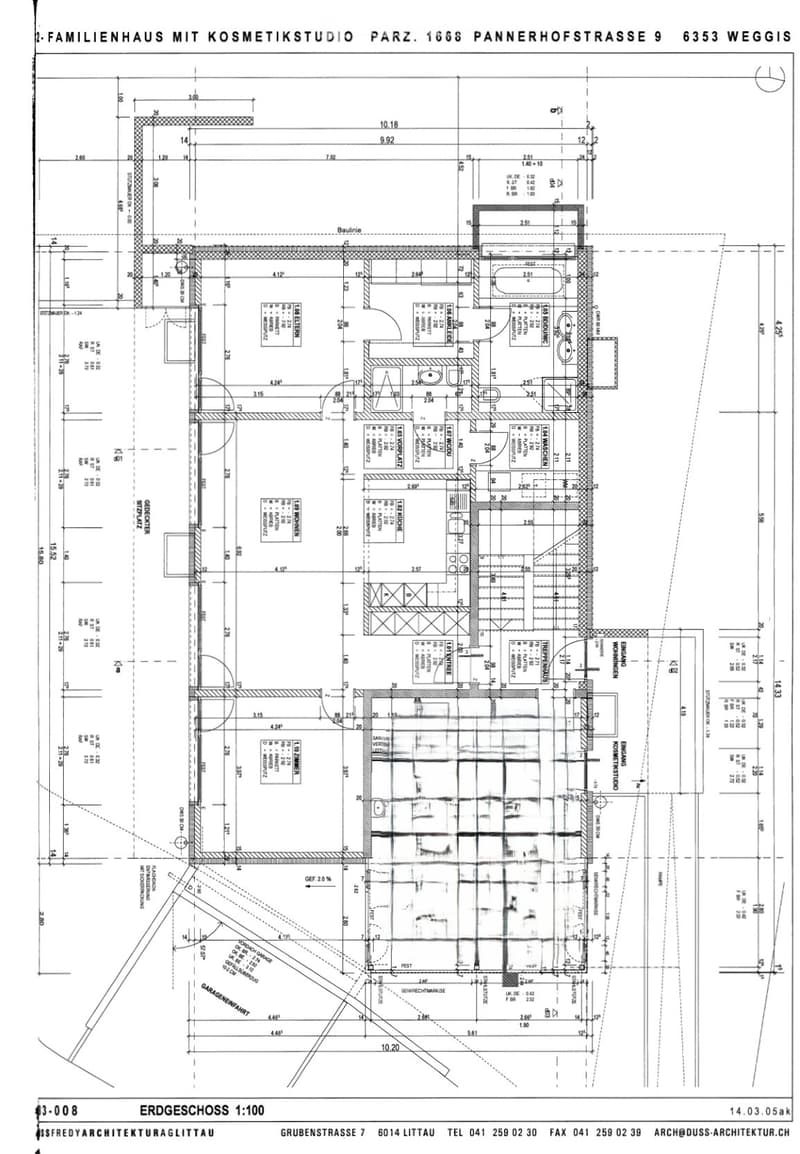 Floor plan of a family house with a cosmetic studio, including living room, kitchen, bedrooms, bathrooms, and garage.