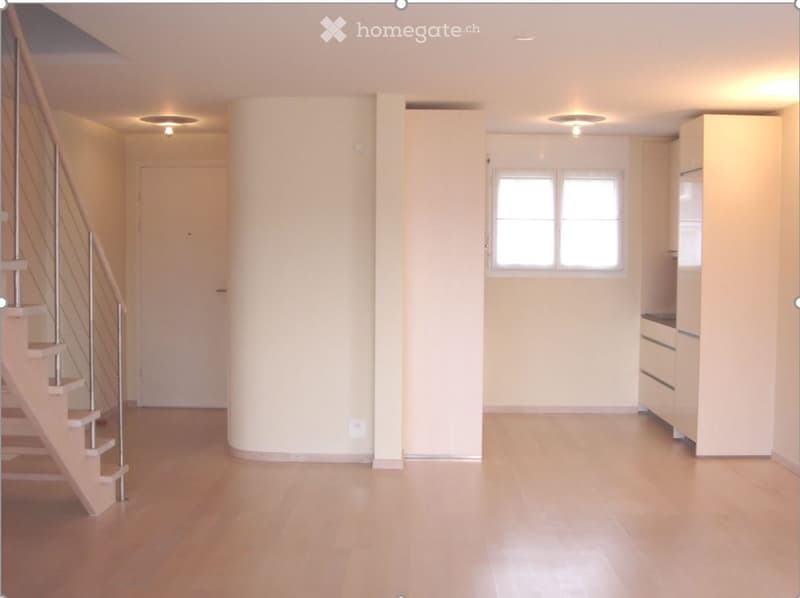 {"visible_features": ["Dishwasher"],"type": "Apartment","description": "Open-concept living space with hardwood floors, white walls, recessed lighting, and a kitchen with built-in appliances including a dishwasher."}