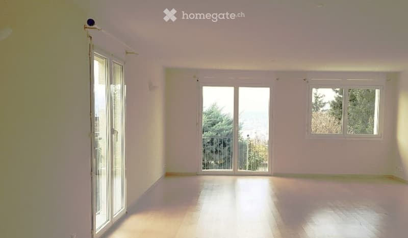 {"visible_features": ["Balcony / Terrace"],"type": "Living room","description": "Spacious living room with large windows, hardwood floors, and access to a balcony or terrace."}