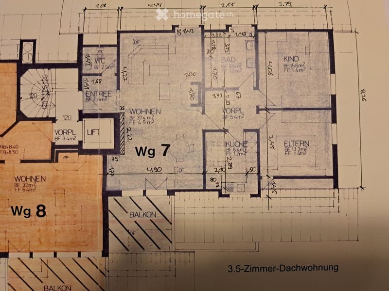 Floor plan of a 3.5-room roof apartment with labeled rooms including living area, kitchen, bathroom, children's room, parents' room, entrance, and balconies.