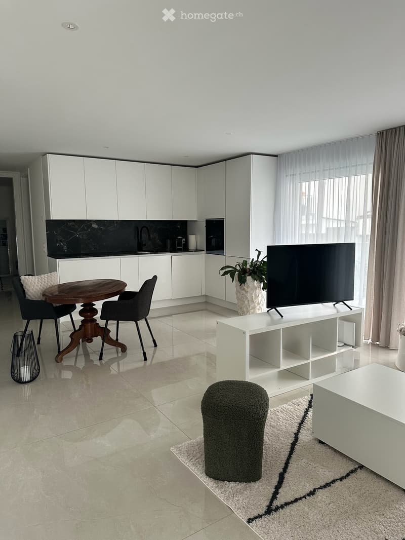 Wunderschöne und moderne 2.5 Zimmer-Wohnung in Langnau am Albis zu mieten (2)
