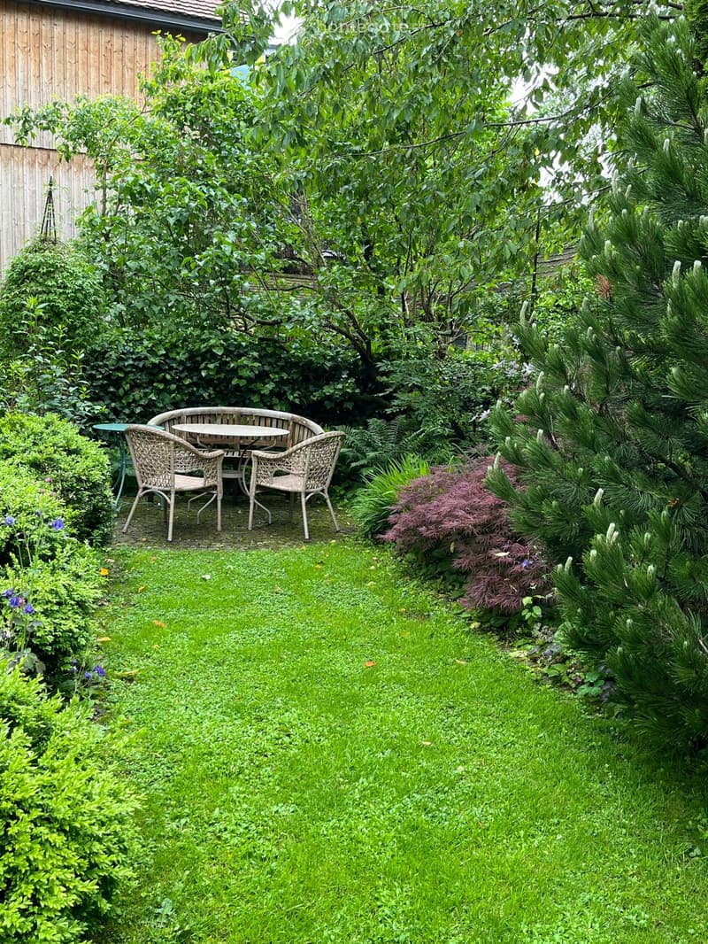 {"visible_features": ["View"],"type": "Garden","description": "a small garden with wooden bench, round table, chairs, green lawn, bushes, trees, pine tree","localized_descriptions":    {    "EN": "a small garden with wooden bench, round table, chairs
