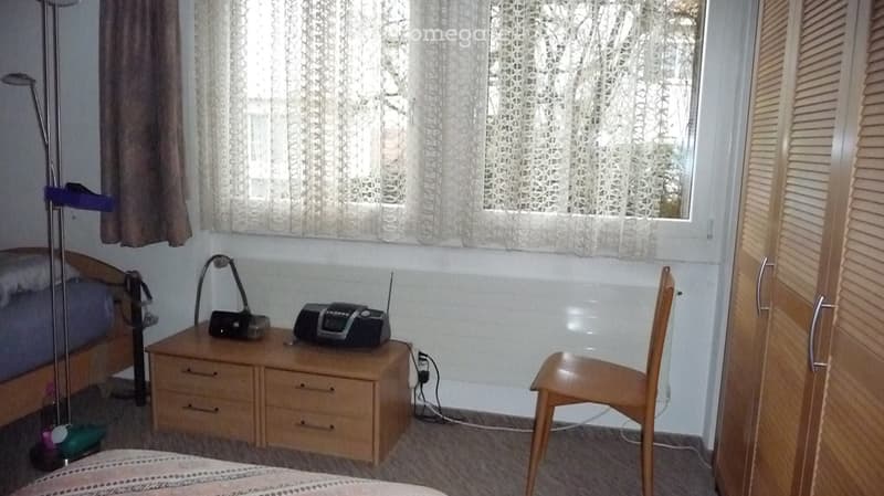 {"type": "Bedroom", "objects": ["bed", "nightstand", "chair", "radiator", "radiator cover", "radiator valve", "radiator thermostat", "radiator cover", "radiator valve", "radiator thermostat", "radiator cover", "radiator valve", "radiator thermostat", "rad