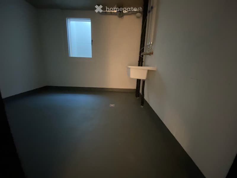 Hobbyraum mit eigenem Briefkasten, Waschbecken & Fenster (2)