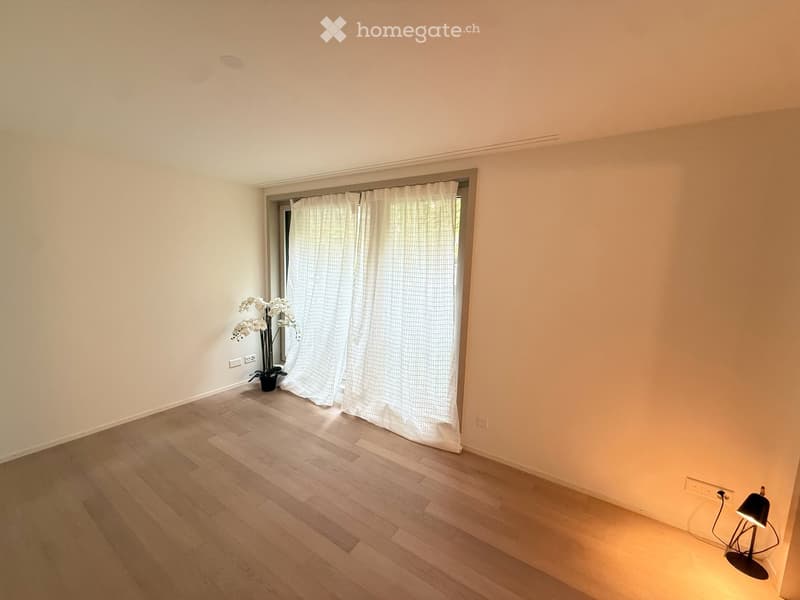 Elegant 3.5-Room Apartment in Zurich-Enge with two Loggias (9)
