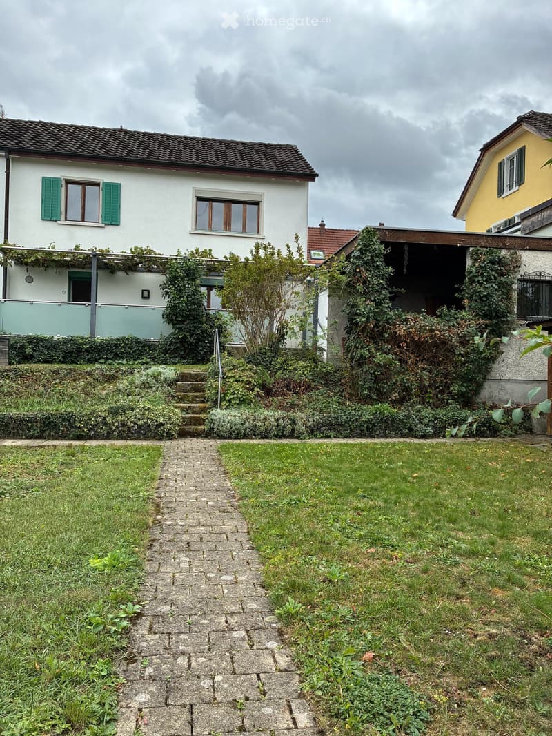Charmantes 5-Zimmer-Haus mit grossem Garten in ruhigem Familienquartier (1)