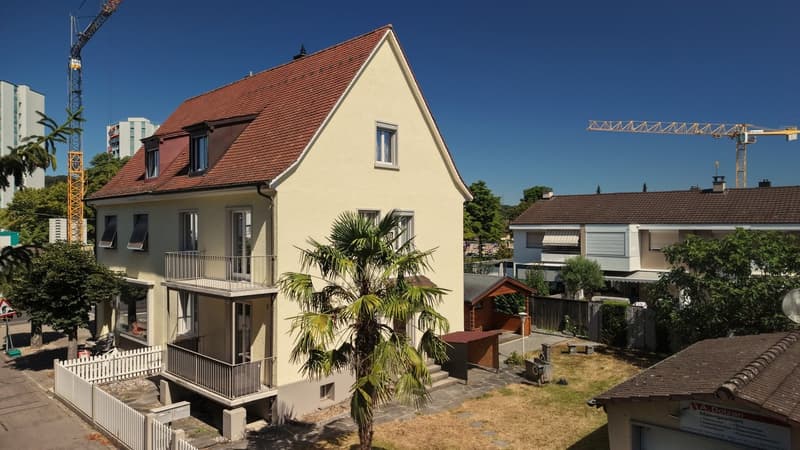 Charmantes Einfamilienhaus mit Garten, Chalet & viel Platz in Reinach BL (1)
