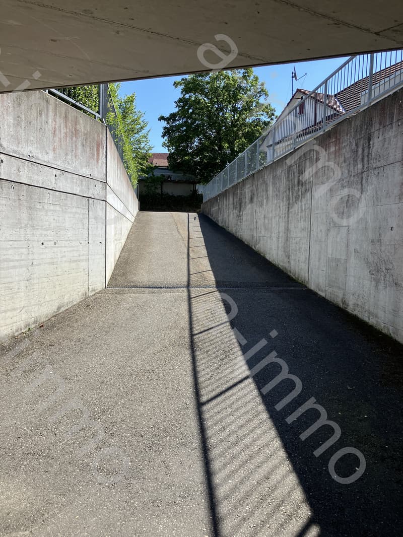 grosser Tiefgaragenparkplatz in Reinach zu vermieten (6)