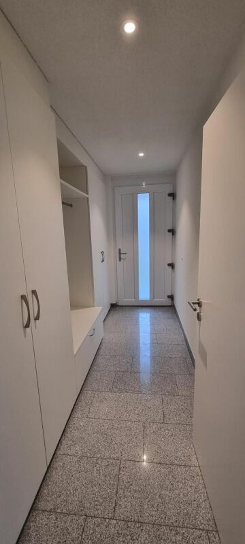 Moderne 4.5-Zimmer-Wohnung mit Balkon in ruhiger Lage (3)